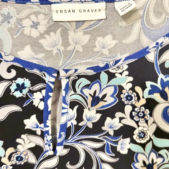 Susan Graver Blue and White Floral Blouse size 3X liquid knit material top - Picture 5 of 7